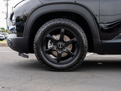 Used 2021 Chevrolet TrailBlazer LS w/ LPO, Blackout Package FWD image 7