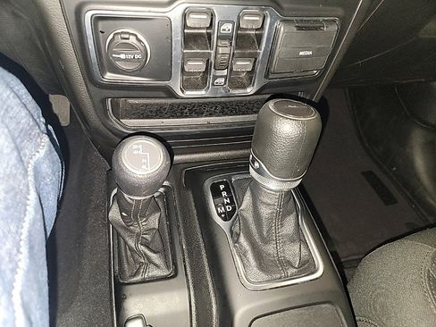 Used 2023 Jeep Gladiator Sport image 17