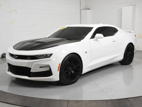 Used 2020 Chevrolet Camaro SS RWD image 8