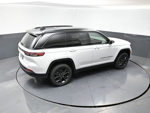 New 2025 Jeep Grand Cherokee Limited w/ Trailer Tow Package image 37
