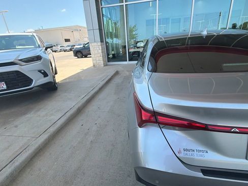 Used 2020 Toyota Avalon Limited w/ Advanced Safety Package FWD image 5