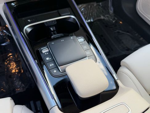 Used 2023 Mercedes-Benz EQB 300 4MATIC image 29