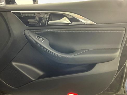 Used 2019 INFINITI QX30 image 29