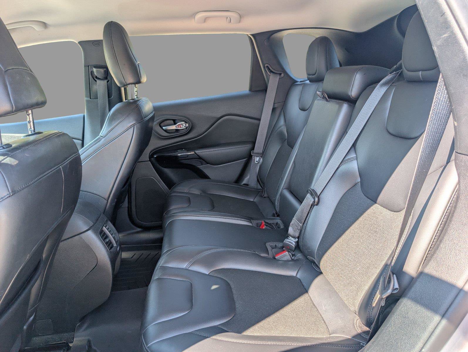 Used 2021 Jeep Cherokee Latitude Plus FWD image 35
