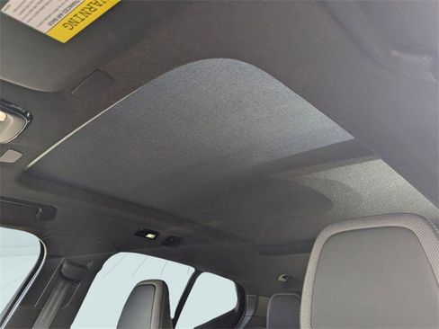 Used 2023 Volvo XC40 Recharge Ultimate image 5