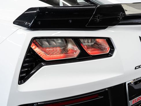 Used 2015 Chevrolet Corvette Z06 w/ 3LZ Preferred Equipment Group image 21