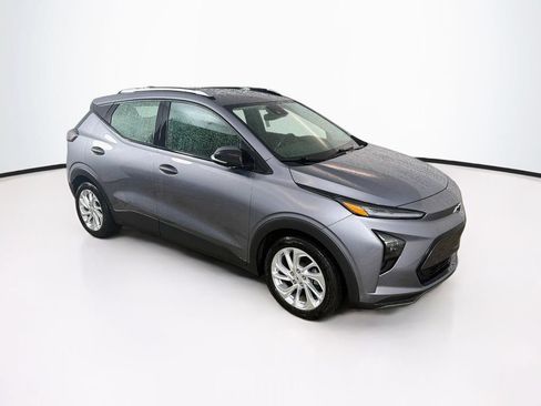 Used 2022 Chevrolet Bolt EUV LT w/ Comfort Package FWD image 3