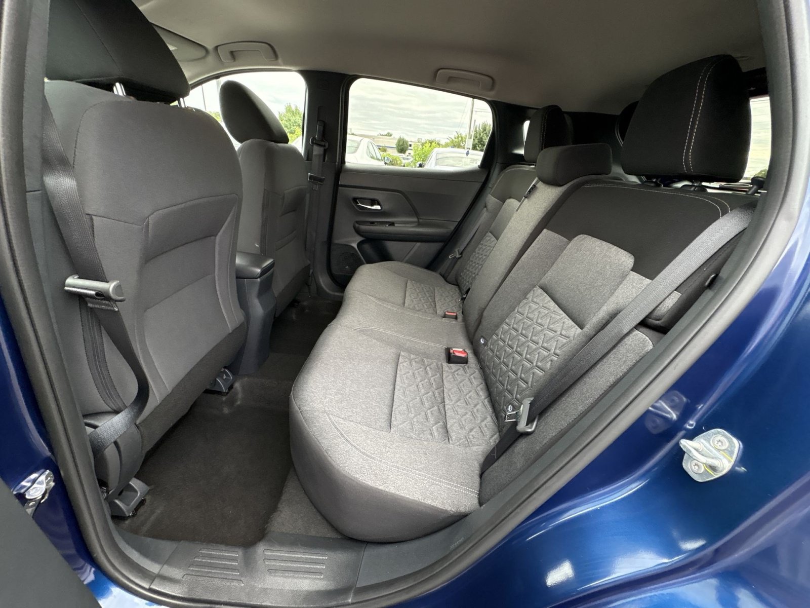 Used 2025 Nissan Kicks SV AWD/4WD image 23