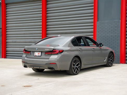 Used 2022 BMW 530i xDrive AWD/4WD image 10