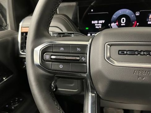 Used 2025 GMC Yukon XL Denali AWD/4WD image 29