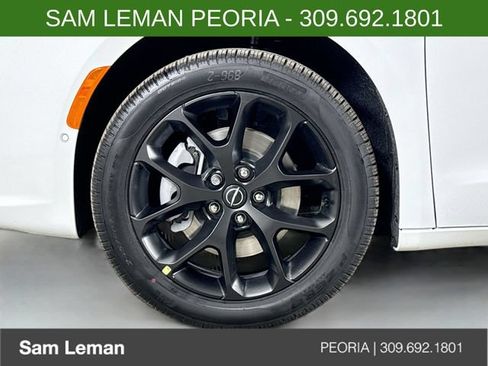 New 2026 Chrysler Pacifica Limited w/ S Appearance Package AWD/4WD image 32