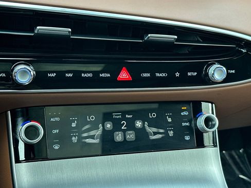 Used 2026 Genesis GV70 2.5T Advanced image 22