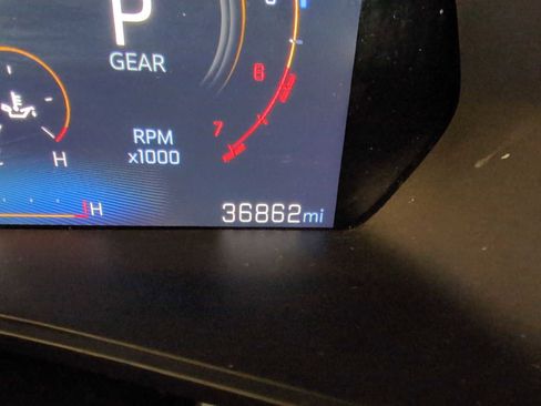 Used 2024 Chevrolet Colorado Trail Boss w/ Technology Package image 12