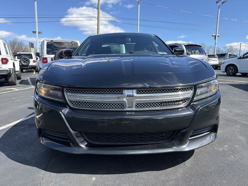 Used 2016 Dodge Charger SE w/ Sport Appearance Group image 2