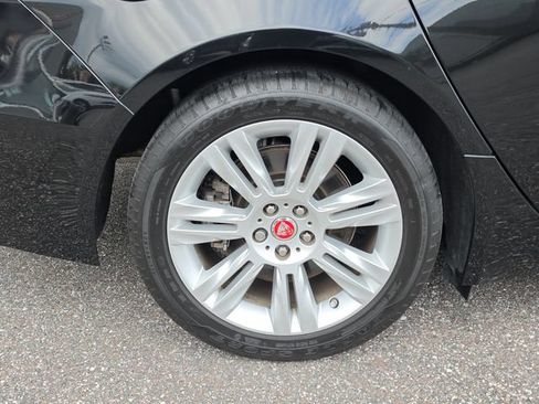Used 2022 Jaguar XF S RWD image 5