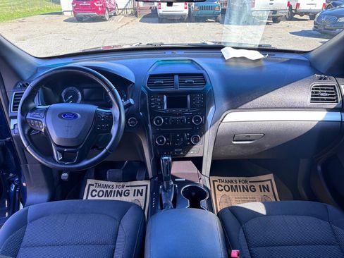 Used 2017 Ford Explorer XLT AWD/4WD image 19