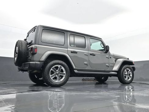 Used 2019 Jeep Wrangler Unlimited Sahara w/ Dual Top Group AWD/4WD image 25