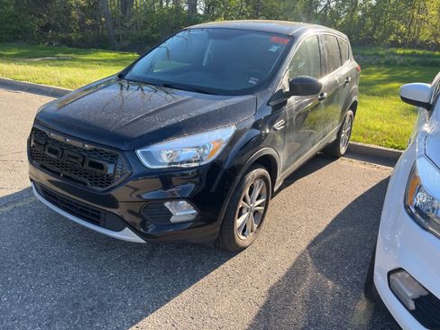 Used 2019 Ford Escape SE AWD/4WD image 2