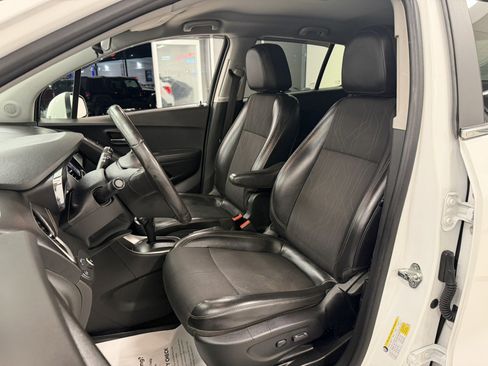 Used 2018 Chevrolet Trax LT w/ LT Convenience Package image 25