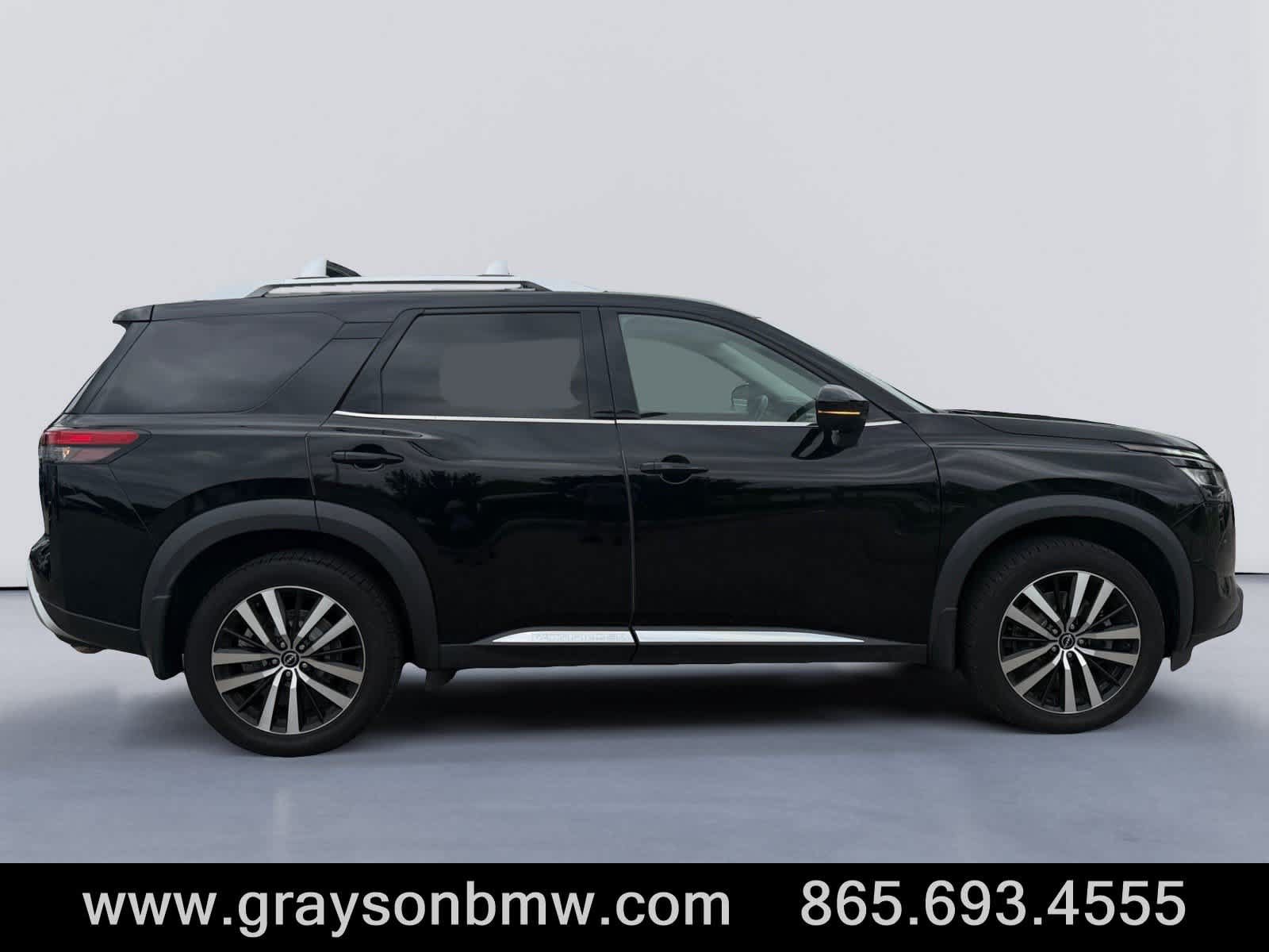 Used 2023 Nissan Pathfinder Platinum w/ Cargo Package AWD/4WD image 2