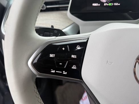 Used 2025 Volkswagen ID. Buzz 1st Edition RWD image 33