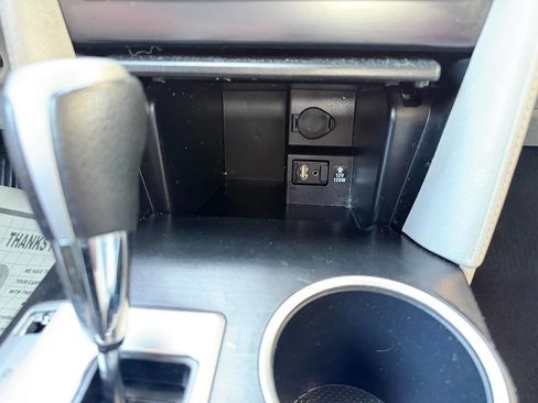 Used 2012 Toyota Camry LE FWD image 27