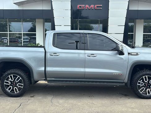 Certified 2025 GMC Sierra 1500 AT4 w/ AT4 Premium Package AWD/4WD image 9