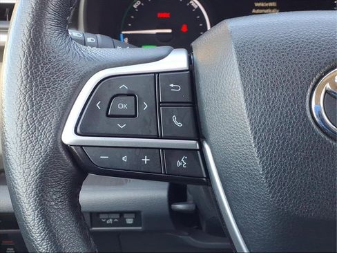 Used 2023 Toyota Sienna XLE image 28