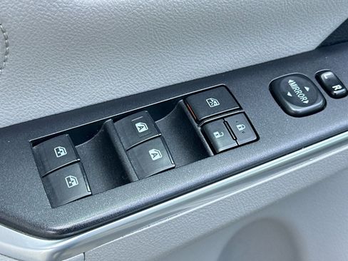 Used 2015 Toyota Camry XLE w/ Convenience Package FWD image 12