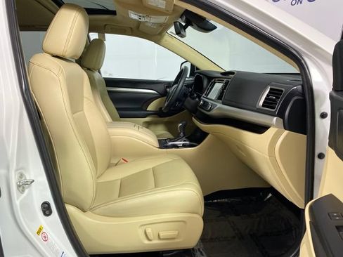 Used 2019 Toyota Highlander XLE AWD/4WD image 9