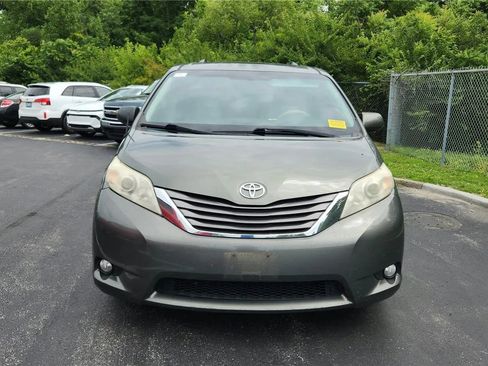 Used 2011 Toyota Sienna XLE FWD image 3