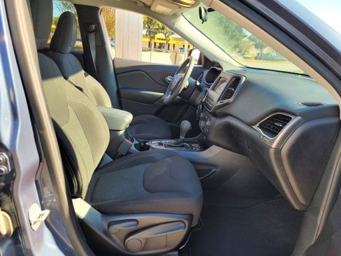 Used 2019 Jeep Cherokee Latitude w/ Popular Appearance Group image 28