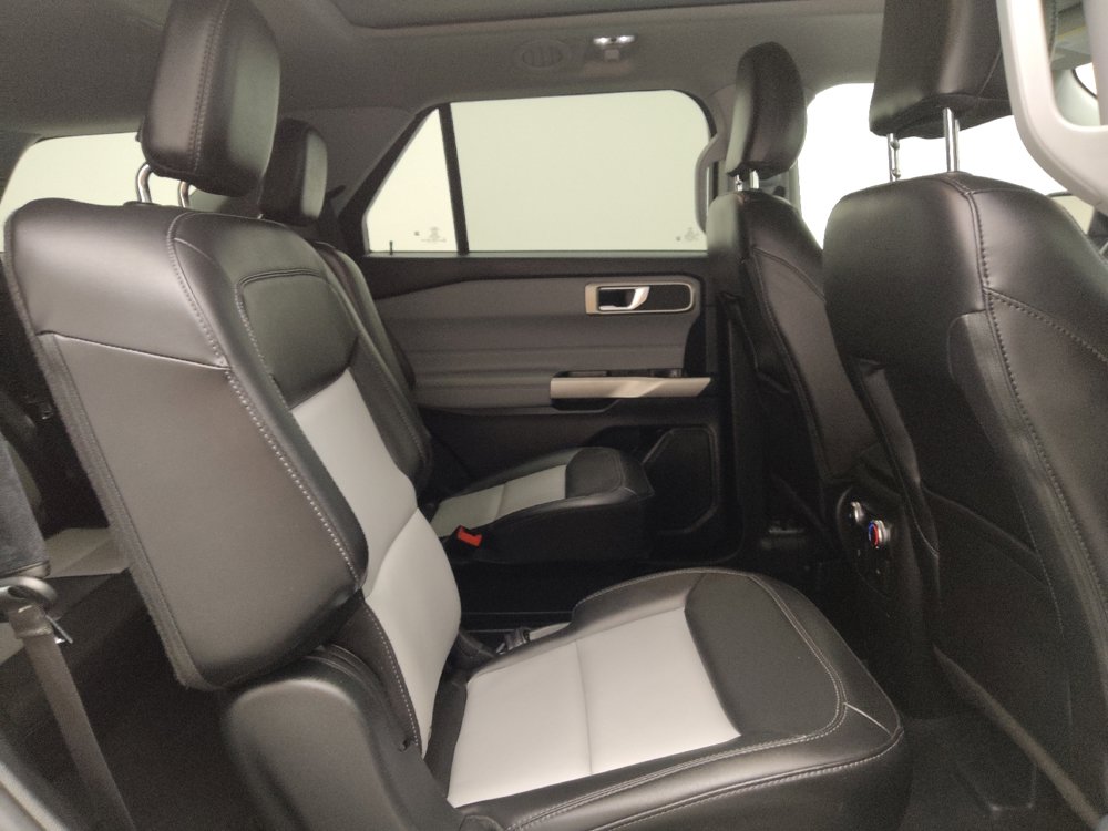Used 2023 Ford Explorer XLT w/ Equipment Group 202A AWD/4WD image 21