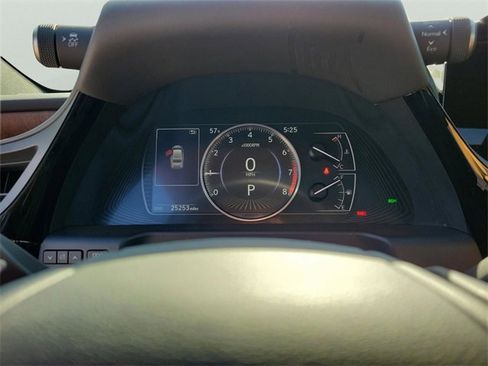 Used 2024 Lexus ES 350 w/ Premium Package image 16