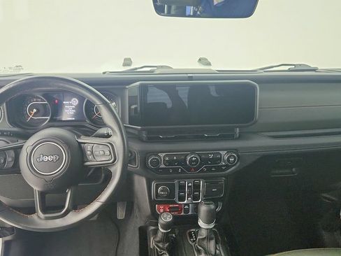 Used 2024 Jeep Gladiator Mojave AWD/4WD image 23