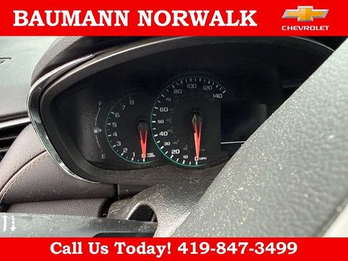 Used 2022 Chevrolet Trax LT w/ LT Convenience Package FWD image 24
