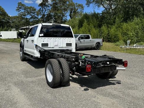 New 2026 Ford F550 4x4 Crew Cab image 4