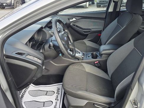 Used 2013 Ford Focus SE w/ SE Winter Pkg image 10