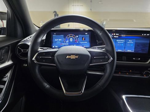 Used 2026 Chevrolet Equinox LT w/ Safety and Technology Package FWD image 29