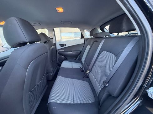 Used 2018 Hyundai Kona SE FWD image 17