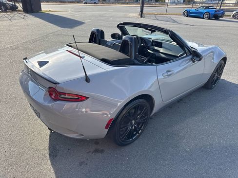 Used 2024 MAZDA MX-5 Miata Club image 11