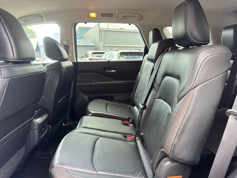 Used 2022 Nissan Pathfinder SL w/ Lighting Package (N92) AWD/4WD image 11