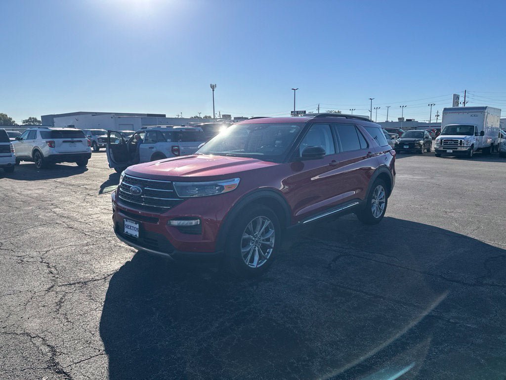 Certified 2023 Ford Explorer XLT w/ Equipment Group 202A AWD/4WD image 3