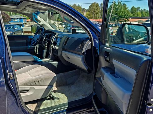 Used 2010 Toyota Sequoia SR5 AWD/4WD image 26