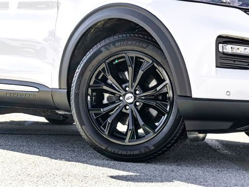 Used 2024 Ford Explorer Limited image 2