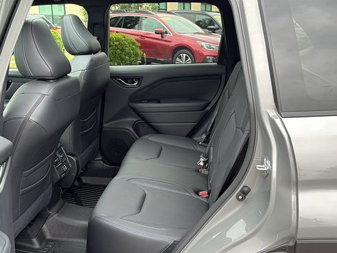 Used 2025 Subaru Forester Limited AWD/4WD image 23