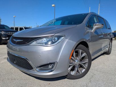 Used 2019 Chrysler Pacifica Limited w/ Tire & Wheel Group