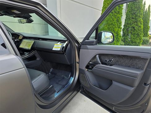 New 2025 Land Rover Range Rover Sport SV Edition Two image 31