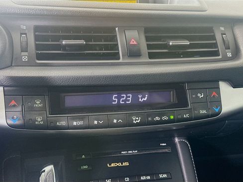 Used 2011 Lexus CT 200h image 16