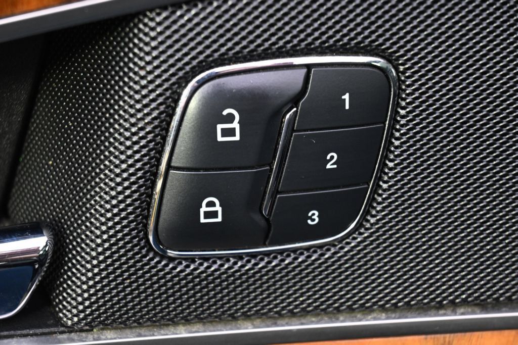 Used 2016 Lincoln MKX Reserve w/ Technology Package AWD/4WD image 24